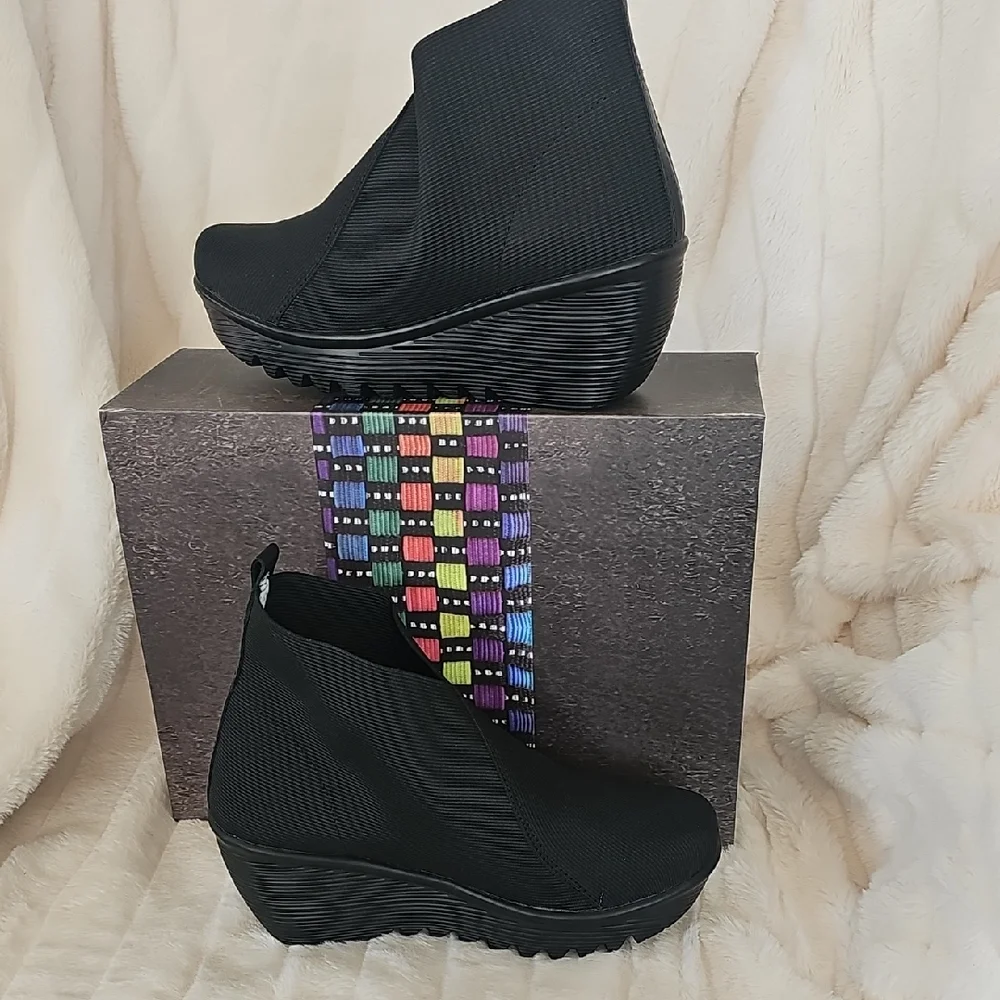 bernie mev. Elegant Black Wedge Shoes